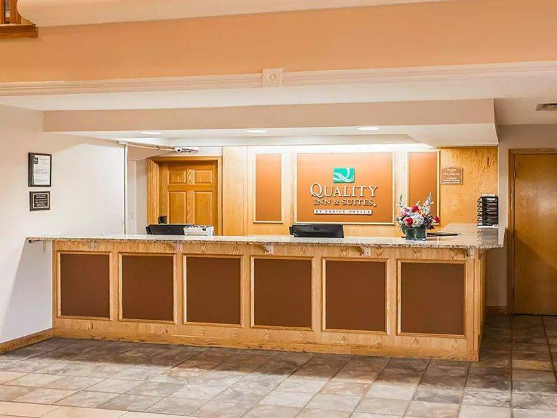 Quality Inn & Suites Cincinnati I-275 Спрингдейл Экстерьер фото